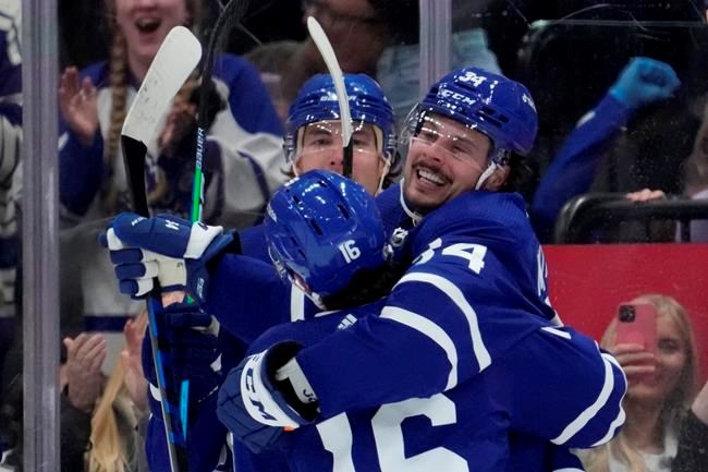 Auston Matthews bude vydělávat 13,25 milionu dolarů ročně poté, co znovu podepsal smlouvu s Toronto Maple Leafs